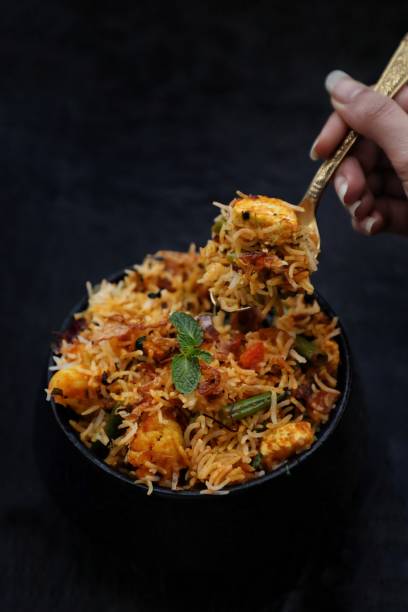 veg biryani (veg biryani) - asia asian culture basmati rice bowl zdjęcia i obrazy z banku zdjęć