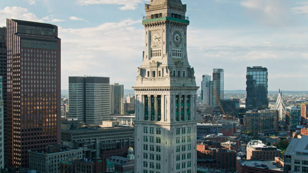 custom house tower nel centro di boston - aerial - torre dellorologio torre foto e immagini stock