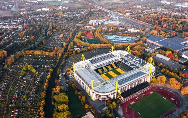 westfalenstadion (signal iduna park) in dortmund - uefa stock-fotos und bilder