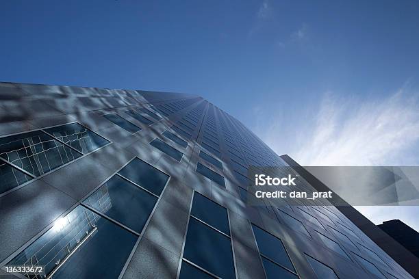 Moderne Bürogebäude Stockfoto und mehr Bilder von Großunternehmen - Großunternehmen, Architektur, Aufnahme von unten