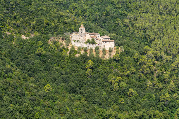 나니의 산 카시아노 수도원, 전 베네딕트 수도원, 움브리아, 이탈리아 - apennines 뉴스 사진 이미지