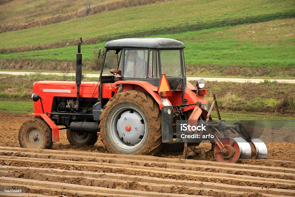 Trator no trabalho. - Foto de stock de Agricultura royalty-free