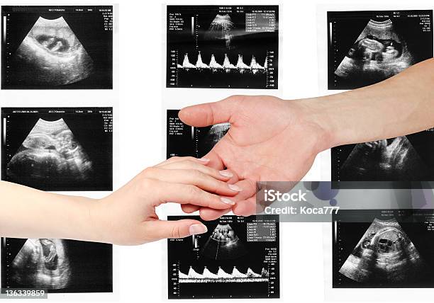 Duas Mãos No Fundo De Ultrasons - Fotografias de stock e mais imagens de Amor - Amor, Casal, Criança