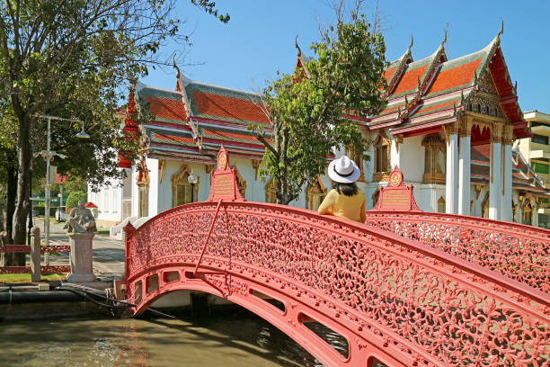 female visitor on beautiful bending bridge crossing a canal inside wat benchamabophit (the marble temple), historic temple in bangkok, thailand - iron asian culture buddhism buddha imagens e fotografias de stock