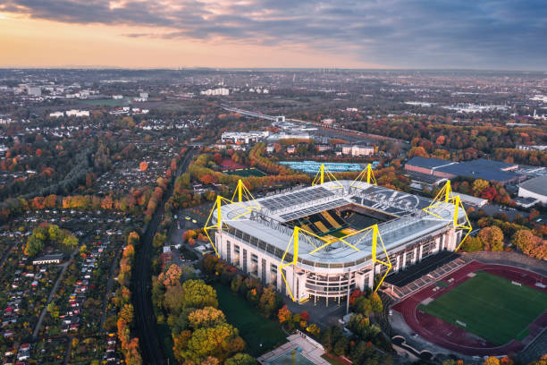 westfalenstadion (signal iduna park) w dortmundzie - uefa zdjęcia i obrazy z banku zdjęć