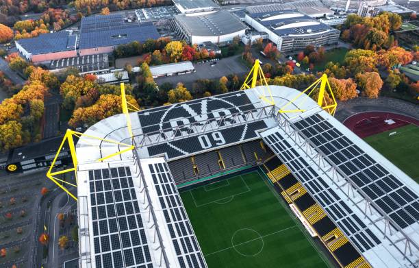 ドルトムントのウェストファーレンシュタディオン(シグナル・イドゥナ・パーク) - borussia dortmund ストックフォトと画像