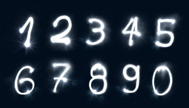 números escritos con una linterna durante una exposición prolongada - number 10 flash fotografías e imágenes de stock