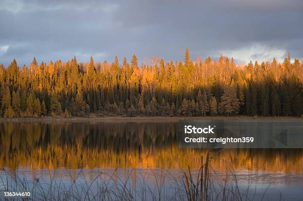 Tramonto Sul Lago Grayling Parco Nazionale Di Monte Riding - Fotografie stock e altre immagini di Acqua