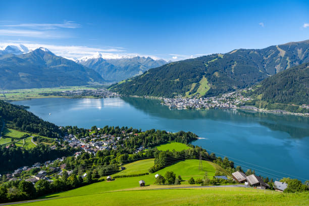アルプスの夏、ツェルアムゼー、オーストリア、ヨーロッパ - lake mountain north tirol austria ストックフォトと画像