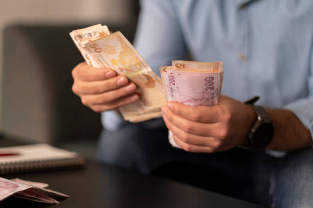 istock Person counting Turkish banknotes 1363490614