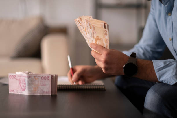 istock Person counting Turkish banknotes 1363491193