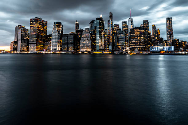 マンハッタンの街並みを長時間露光技術で捉えた - new york city new york state business financial district ストックフォトと画像