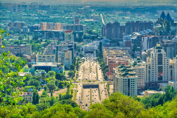 centro de almaty kazajstán - asia central fotografías e imágenes de stock