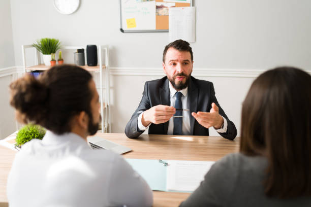 finance advisor talking with clients - divorce imagens e fotografias de stock