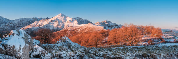 istock Snow covered Monte San Parteo in Corsica 1363562910