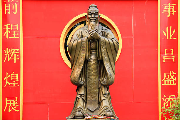 confucio estatua wat traimet bangkok - thailand temple nobody photography fotografías e imágenes de stock