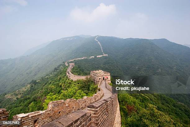 Photo libre de droit de Grande Muraille De Chine banque d'images et plus d'images libres de droit de Arbre - Arbre, Asie, Chaîne de montagnes