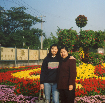 2000s Chinese ​Young Girl and Mother Old Photo of Real Lif