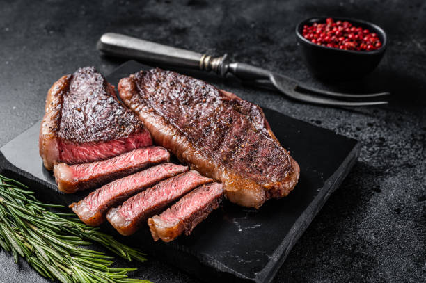 grilled top sirloin or cup rump beef meat steak on marble board. black background. top view - steak meat barbecue grilled imagens e fotografias de stock