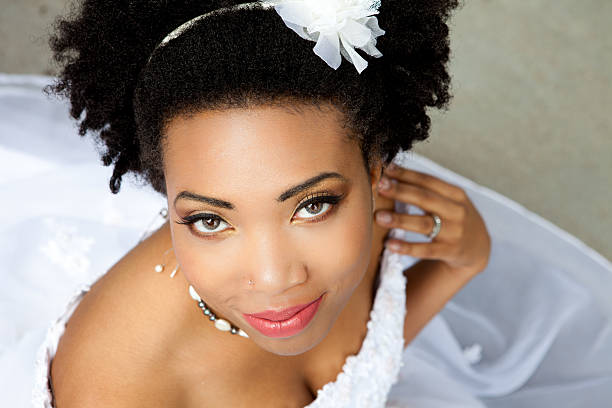 hübsche braut lächeln - wedding black american culture bride stock-fotos und bilder
