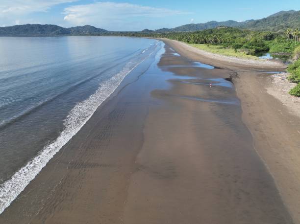 playa tambor nella penisola di nicoya è la migliore spiaggia tropicale della costa rica - penisola di nicoya foto e immagini stock