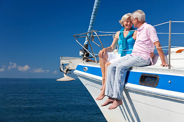 glücklich altes paar sitzt auf einem segelboot - solitude remote sailboat horizontal stock-fotos und bilder