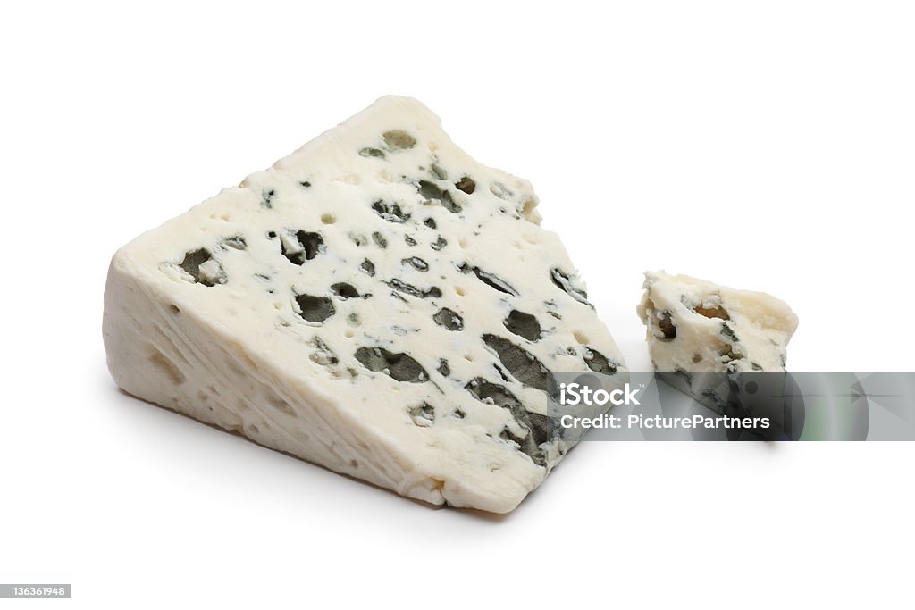 Fetta di formaggio Roquefort - Foto stock royalty-free di Formaggio Roquefort