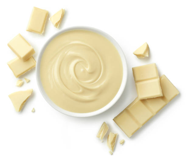 녹인 화이트 초콜릿 그릇과 흰색 배경에 고립된 초콜릿 바 �조각 - white chocolate heap part of sweet food 뉴스 사진 이미지