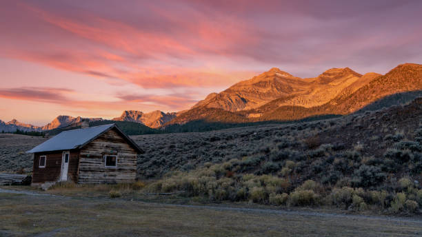 istock Sunrise over the Lost River Range in Idaho with cabin 1363637613