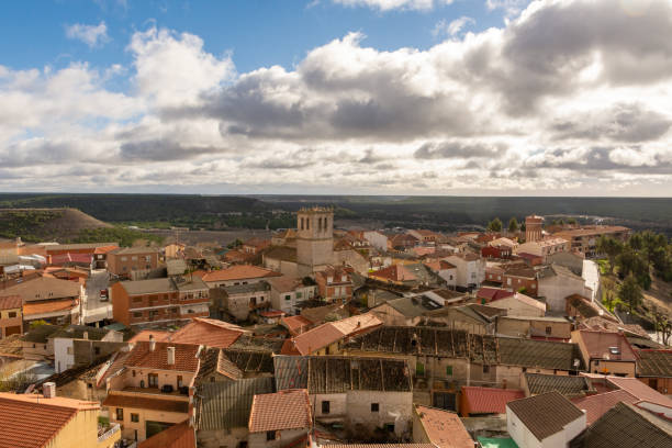 ansicht von portillo in der provinz valladolid, kastilien und león, spanien - feudalism stock-fotos und bilder