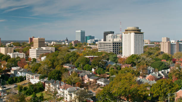 полет дрона над колумбией, южная каролина - south carolina стоковые фото и изображения