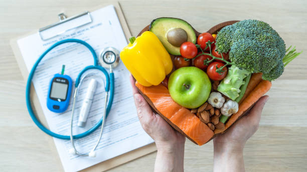 cibo cheto per dieta chetogenica e colesterale, sano stile di vita alimentare nutrizionale per una buona salute del cuore con proteine ad alto contenuto di grassi, basso contenuto di carboidrati per prevenire le malattie del diabete, controllo delle malatt - colesterolo foto e immagini stock