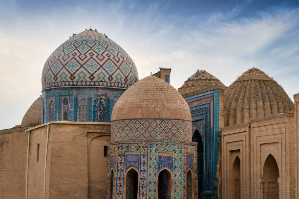 Shohizinda Muslim Mausoleum Shah-i-Zinda Samarkand Uzbekistan Shah-i-Zinda Samarkand Uzbekistan - Historic Shohizinda Muslim Mausoleum, Shahi Zinda Necropolis Domes and Entrance Arches to ritual Buildings of 9-14th and 19th century. Shahi Zinda Tombs under blue summer sky. Shah-i-Zinda, Samarkand, Silk Road, Uzbekistan, Central Asia tashkent stock pictures, royalty-free photos & images