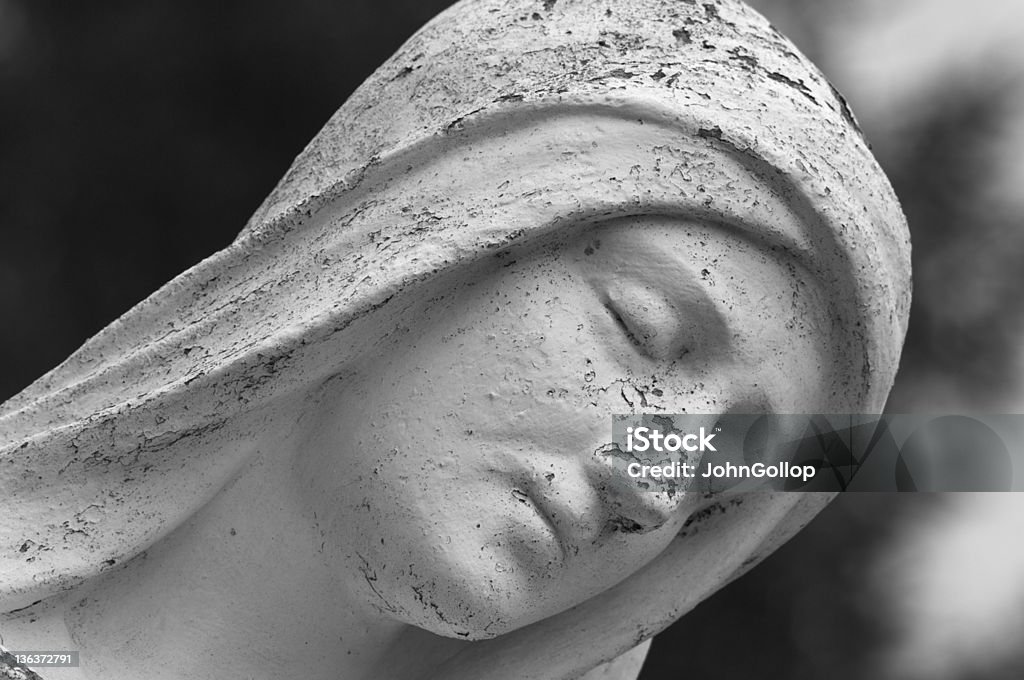 Antigua estatua - Foto de stock de Blanco y negro libre de derechos