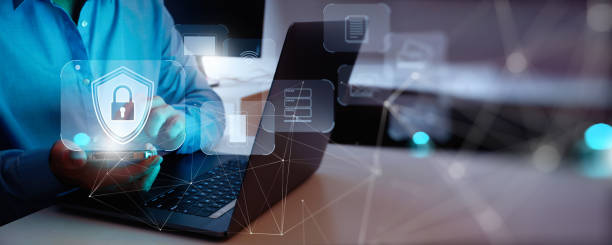 internet, Cyber, firewall security concept,Businessman working with smart phone and laptop computer for Data protection, information safety and encryption, secured access to user personal data. internet, cibernético, concepto de seguridad de firewall, empresario que trabaja con teléfono inteligente y computadora portátil para protección de datos, seguridad de la información y cifrado, acceso seguro a los datos personales del usuario.