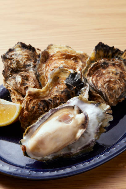 istock Earthen oysters that are crucified in a plate 1363747092