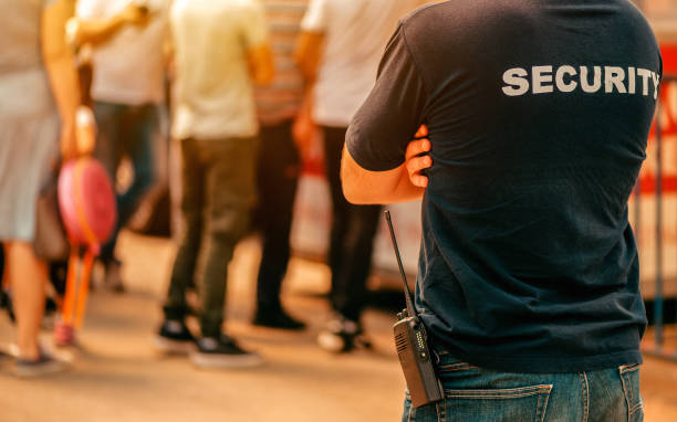 guardia di sicurezza all'evento festivale dal vivo - sistemi di sicurezza foto e immagini stock