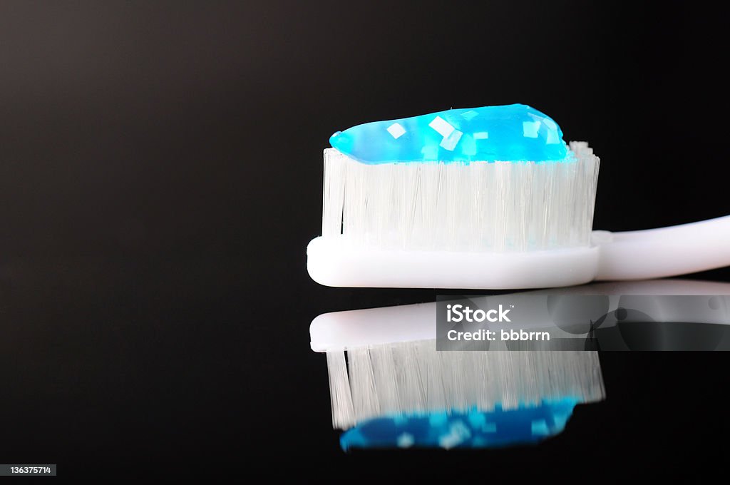 Brosse à dents et pâte - Photo de Blanc libre de droits