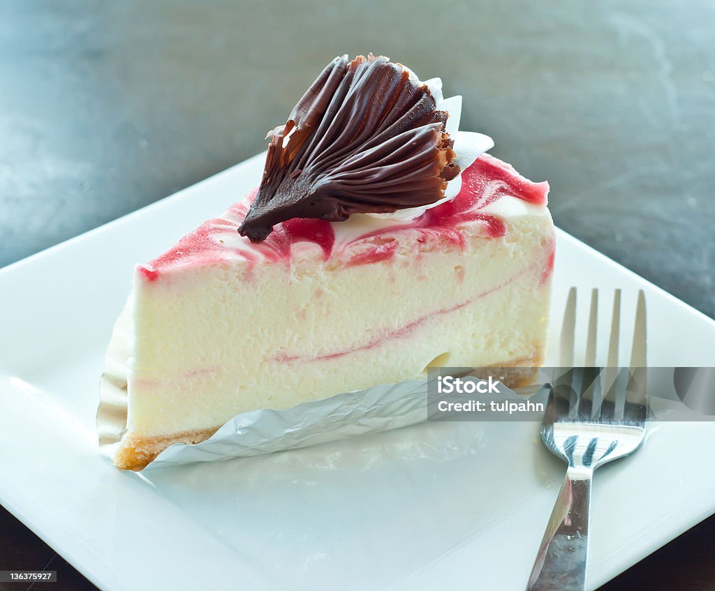 Torta di ricotta alla fragola - Foto stock royalty-free di Bianco