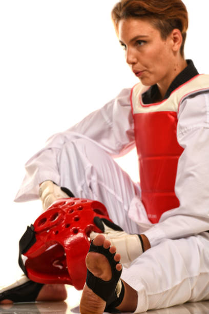 anpassen des spielplans - padding tae kwon do helmet karate stock-fotos und bilder