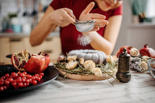 Decorating kugelhopf cake with icing sugar