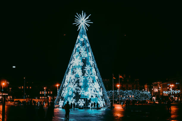 istock Vilnius Old Town and Christmas Tree 1363803220