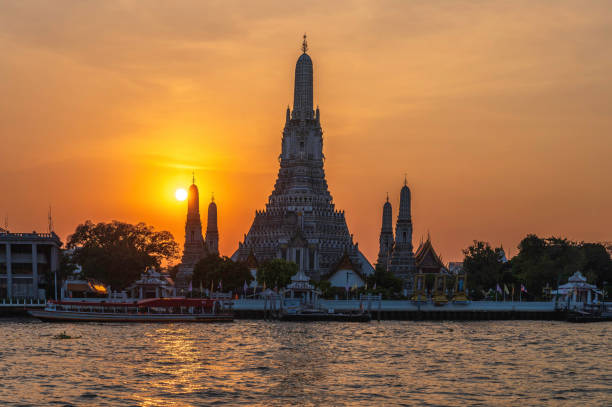 istock Wat Arun Temple at sunset in Bangkok, Thailand 1363811716