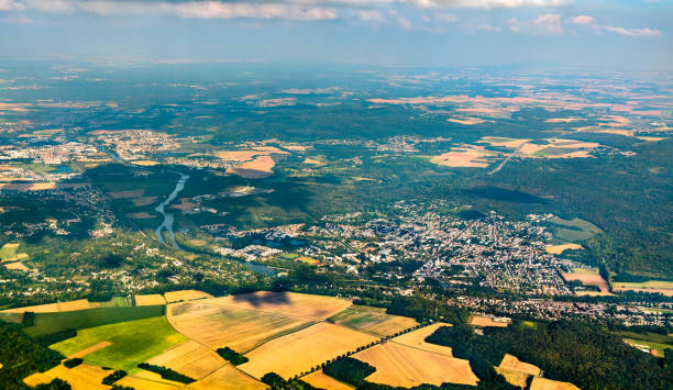 フランスの大化川の空中写真 - picardy ストックフォトと画像