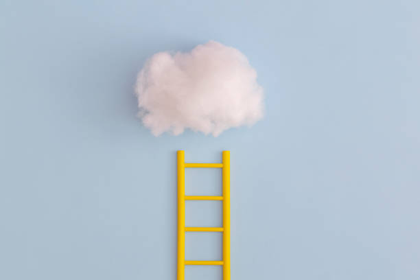 percorso di carriera ladder per il processo di successo della crescita aziendale. ispirazione e concetto di idea creativa. - ideas concepts ladder cloud foto e immagini stock