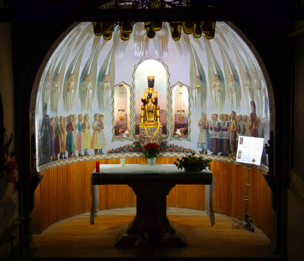 ラ・モレネタ、礼拝堂のモントセラト修道院の黒い聖母、カタルーニャの守護聖人、スペイン - moreneta ストックフォトと画像