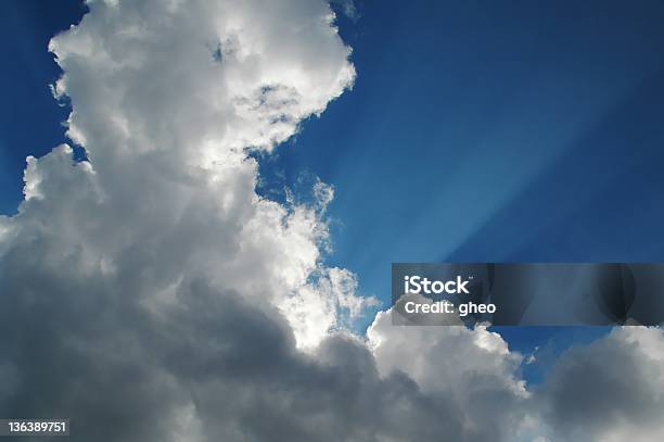 Céu - Fotografias de stock e mais imagens de Admiração - Admiração, Alegria, Ambiente dramático