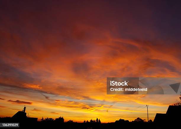 Nascer Do Sol - Fotografias de stock e mais imagens de Aldeia - Aldeia, Amanhecer, Ao Ar Livre