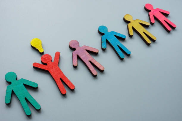 istock Figures and one with a good idea. Brainstorm concept. 1363951420