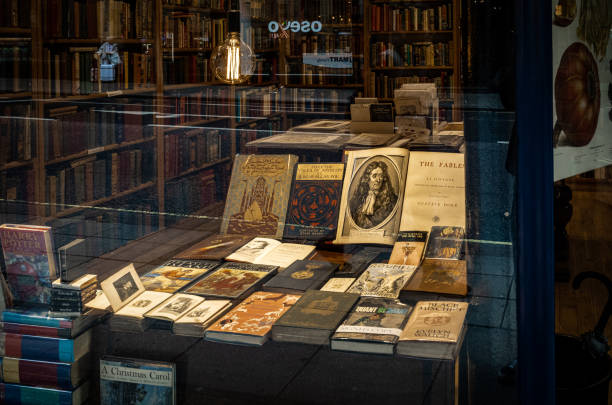 The window of Henry Pordes Books in Charing Croiss Road, London, UK LONDON, UK, 8 November 2021: The window of Henry Pordes Books in Charing Cross Road, London, UK. This road was once lined by numerous new and secondhand bookshops, but very few now remain. bookstore book library store stock pictures, royalty-free photos & images